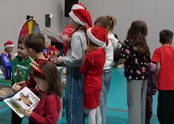 Akcje: Idzie Święty, co rozdaje prezenty